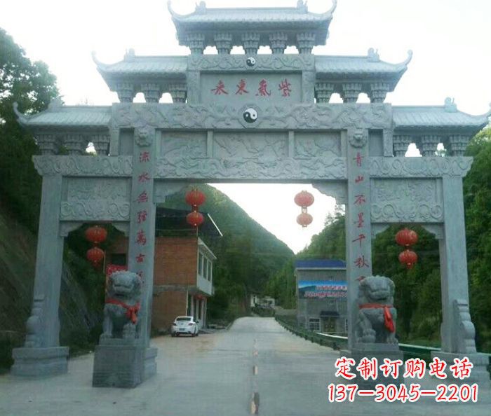 广州“村口三门石雕牌楼——传承文化的艺术”