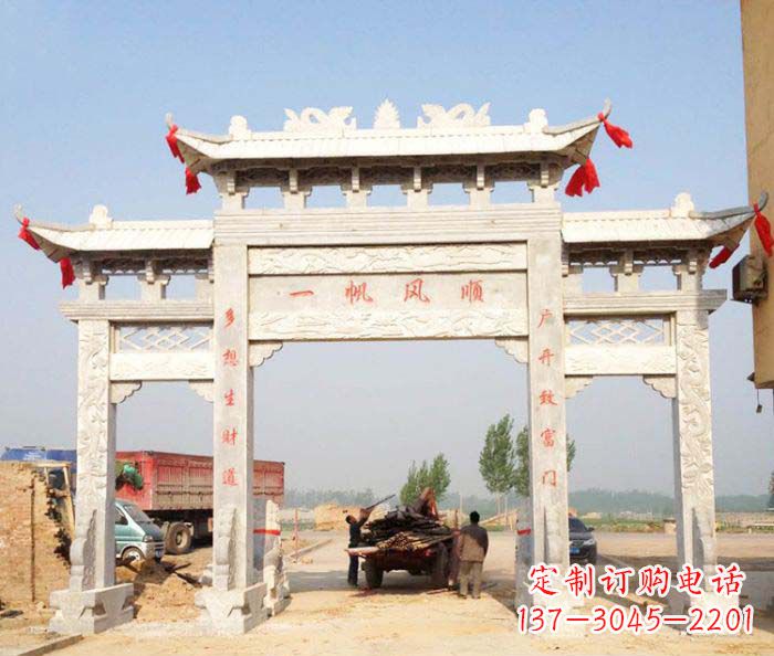 广州村庄大理石三门牌坊石雕。