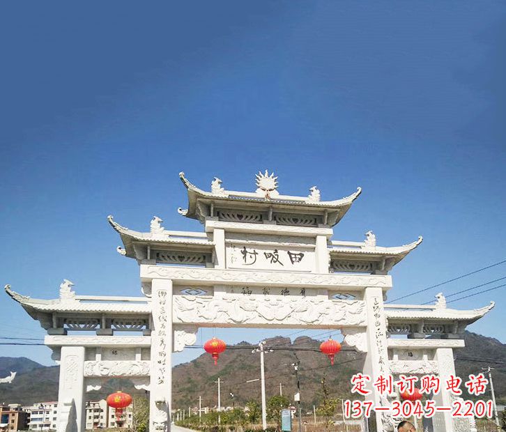 广州村庄的牌坊雕塑