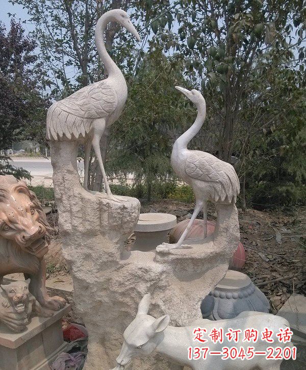 广州静谧优雅的丹顶鹤雕塑