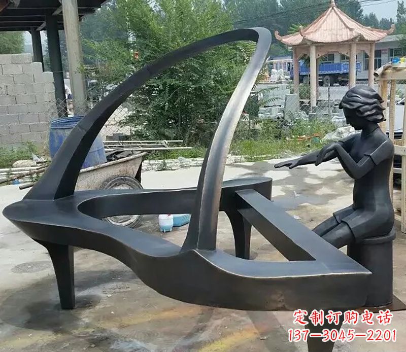 广州弹钢琴广场抽象铜雕