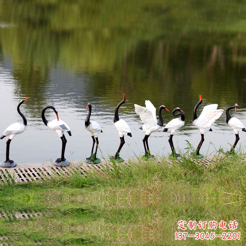 广州仿真仙鹤玻璃钢水景雕塑摆件-公园水池水塘琥珀动物雕塑
