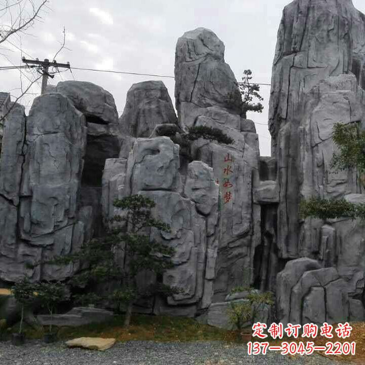 广州GRC塑石假山雕塑--营造一片芳草如茵的大自然风景