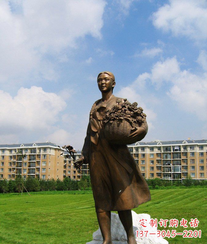 广州传统精美少数民族雕塑——抱花篮的少数民族女孩
