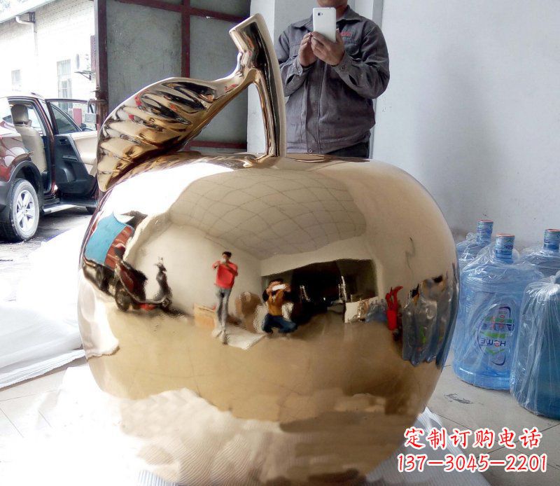 广州精美的不锈钢镜面苹果雕塑