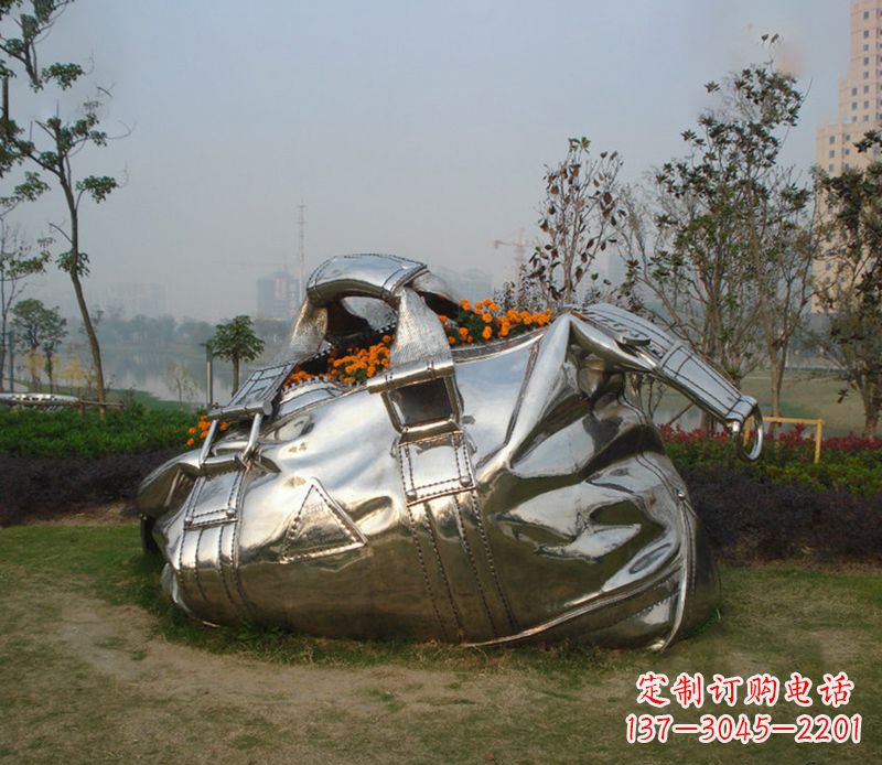 广州不锈钢手提包雕塑--传承经典,拥有独特之美
