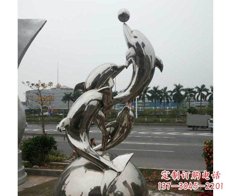 广州海豚雕塑多功能不锈钢跳跃玩球