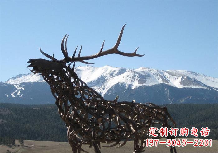 广州公园抽象鹿动物铜雕