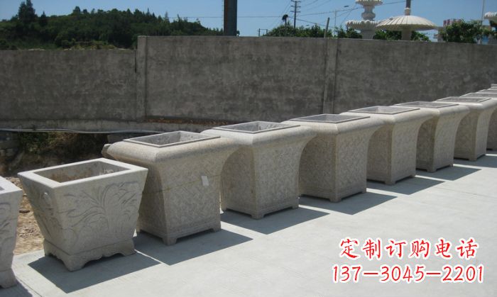 广州大理石花盆石雕 – 在公园展现精美自然风貌