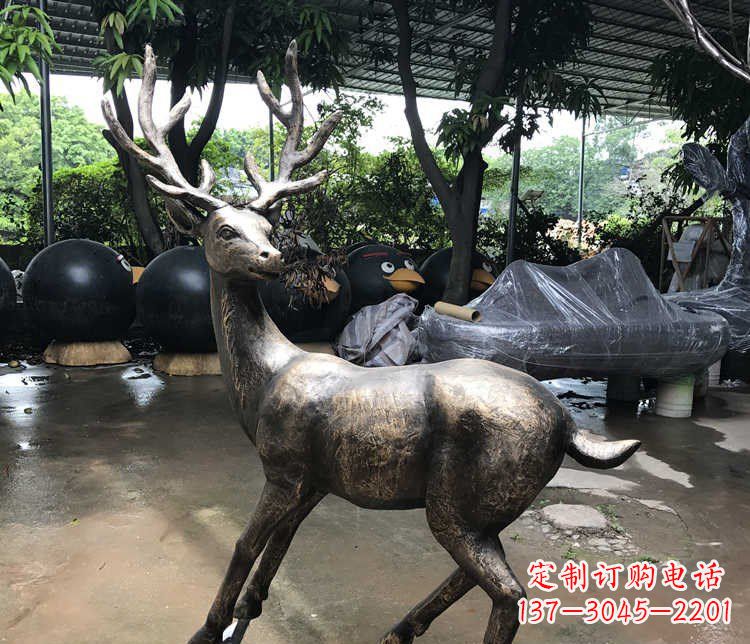 广州静谧的梅花鹿铜雕