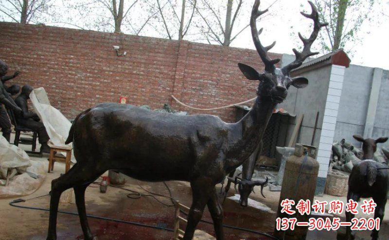 广州公园梅花鹿小鹿动物铜雕