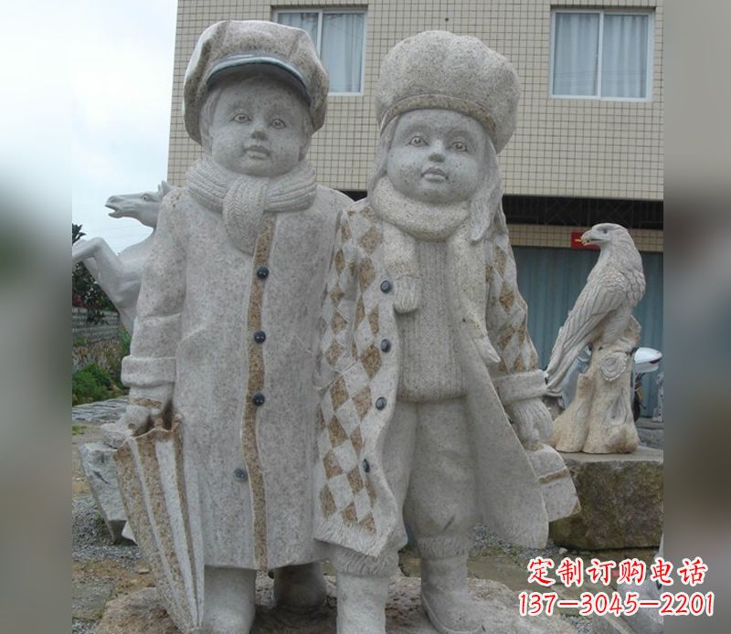 广州公园情侣人物石雕