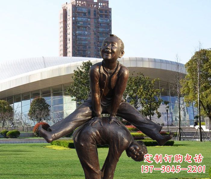 广州童趣十足的山羊铜雕