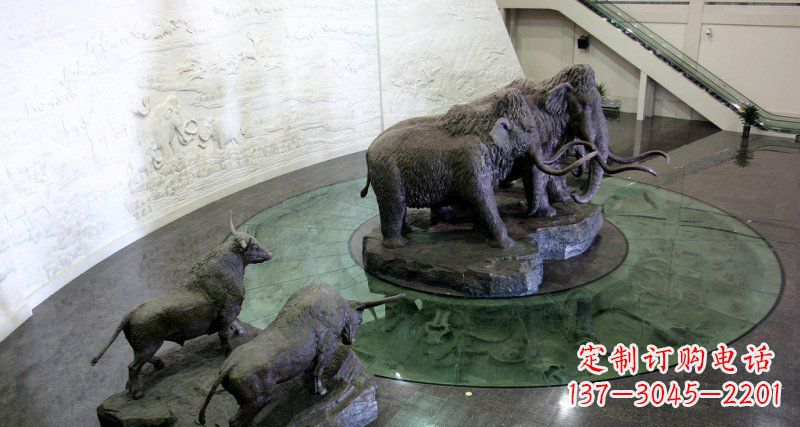 广州领雕塑公园长毛象动物铜雕