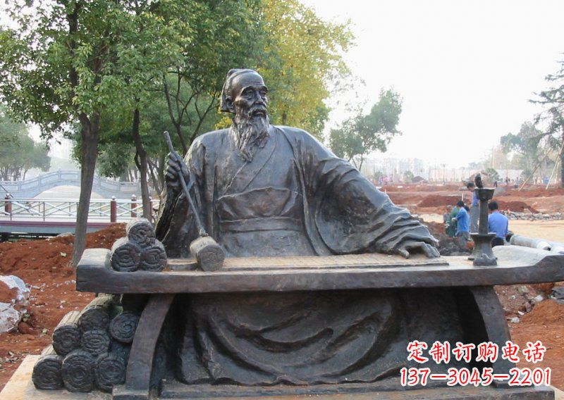 广州用传统工艺精心雕刻的张仲景铜雕