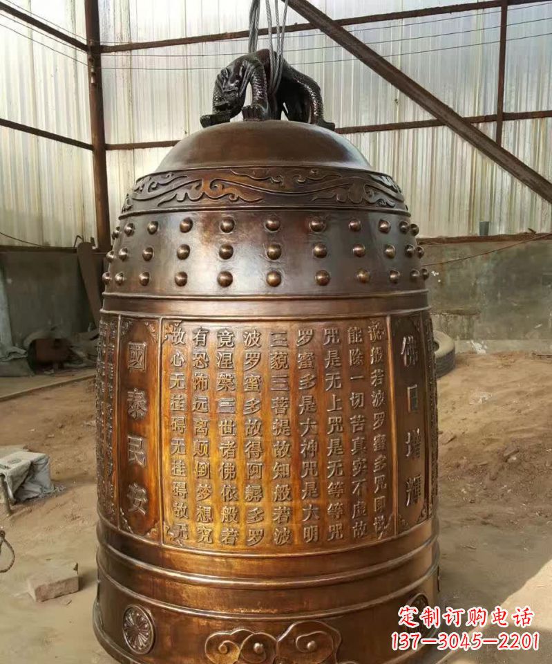 广州古代铜钟雕塑