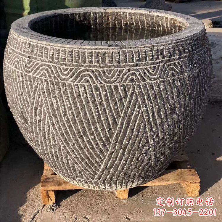 广州花园石头鱼缸