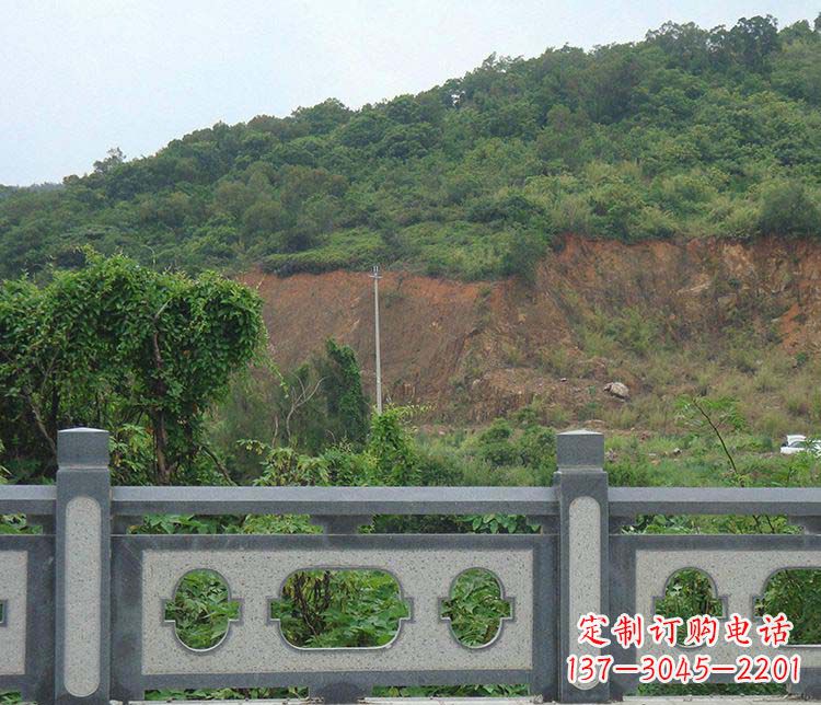 广州景区仿古栏板石雕:展现华丽古典风格的雕塑艺术