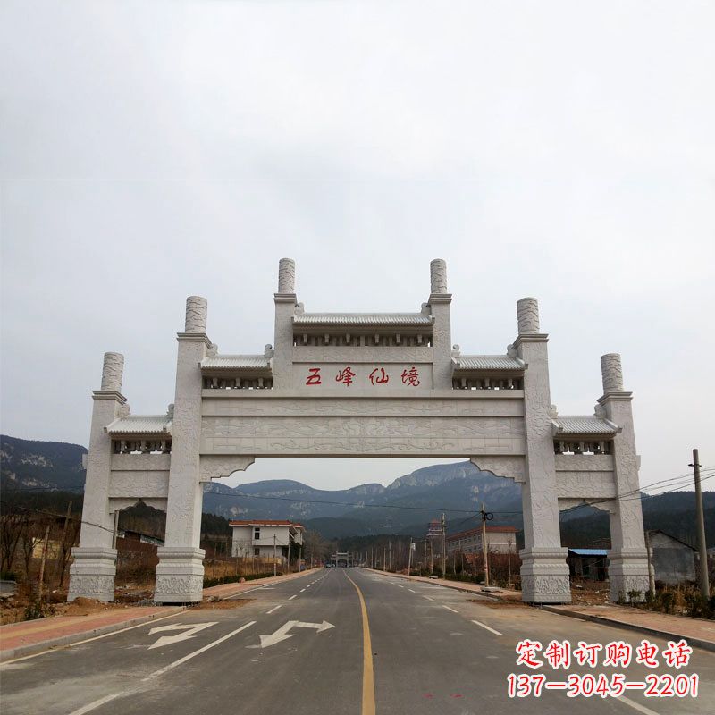 广州领雕塑:景区路口三间四柱牌坊雕塑
