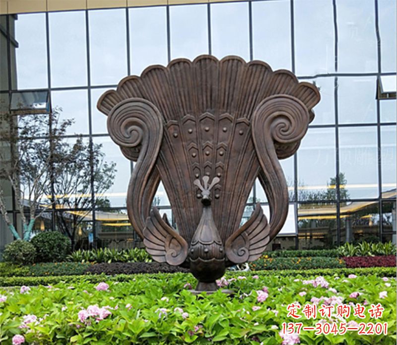 广州装点家园的精美孔雀雕塑