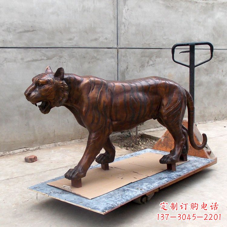 广州活力四射的老虎铜雕塑