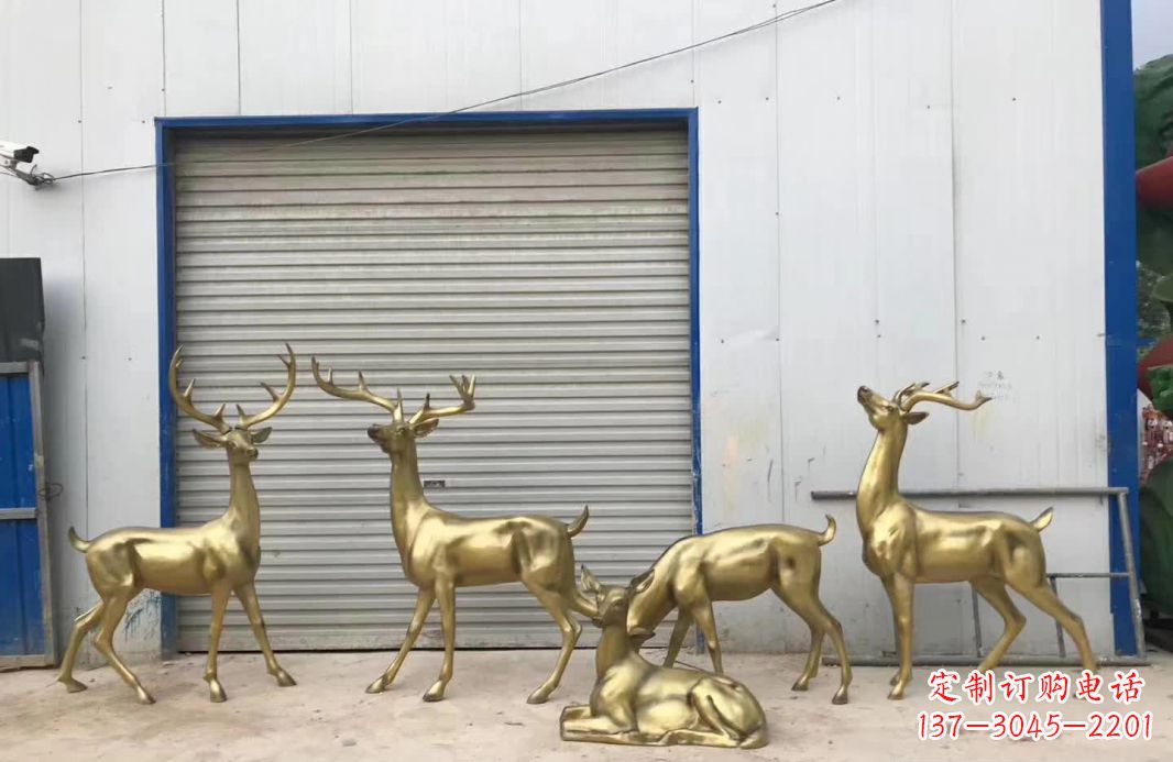 广州产自中领雕塑的手工鹿群铜雕塑,是一款以鹿…