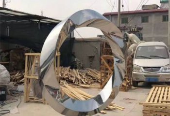 广州镜面不锈钢几何圆环雕塑，经典永恒之美