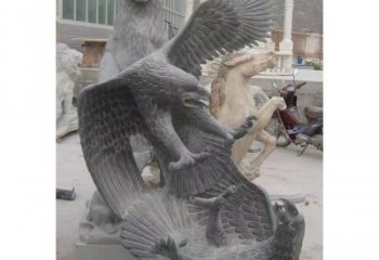 广州中领雕塑推出的石雕老鹰是一款充满生机与力…