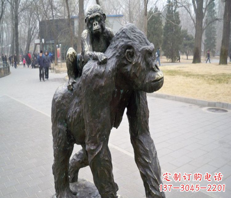 广州多姿多彩的猩猩雕塑