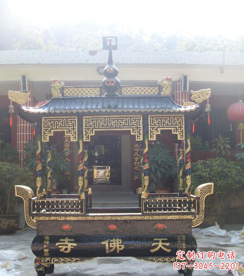 广州寺庙铸铜四足方形带顶香炉
