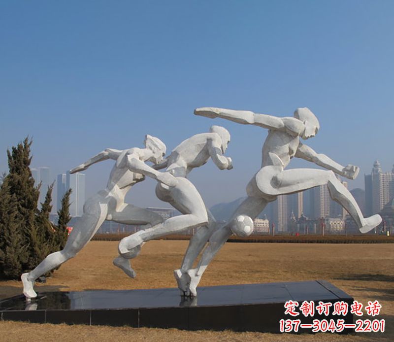 广州踢足球不锈钢运动雕塑