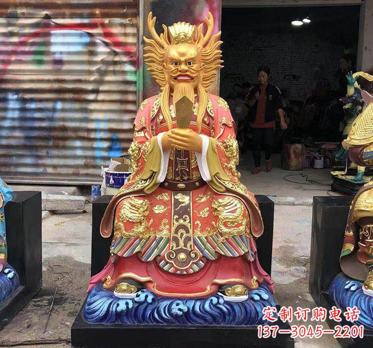 广州铜雕彩绘坐式龙王