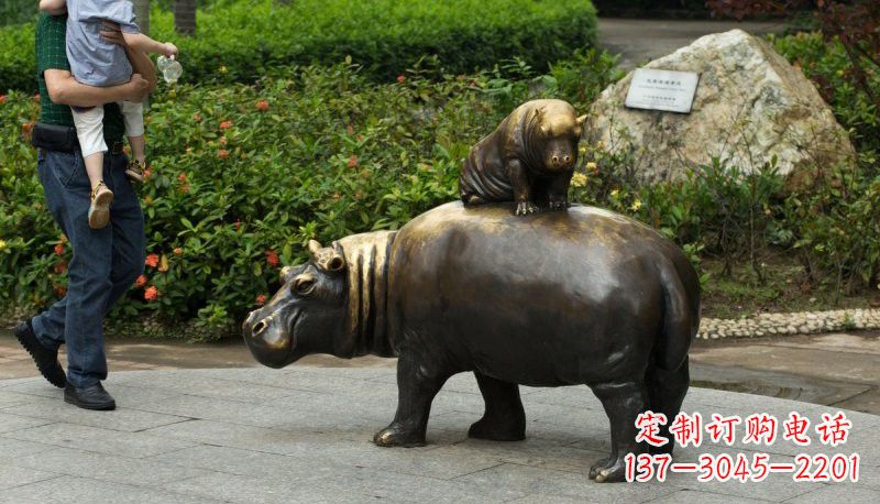 广州铜雕母子河马