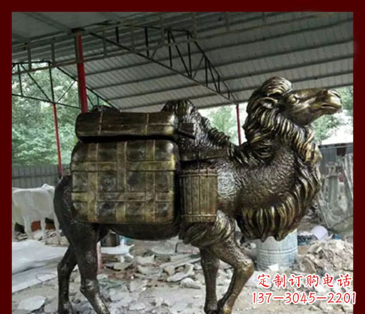 广州拖行李的骆驼动物铜雕