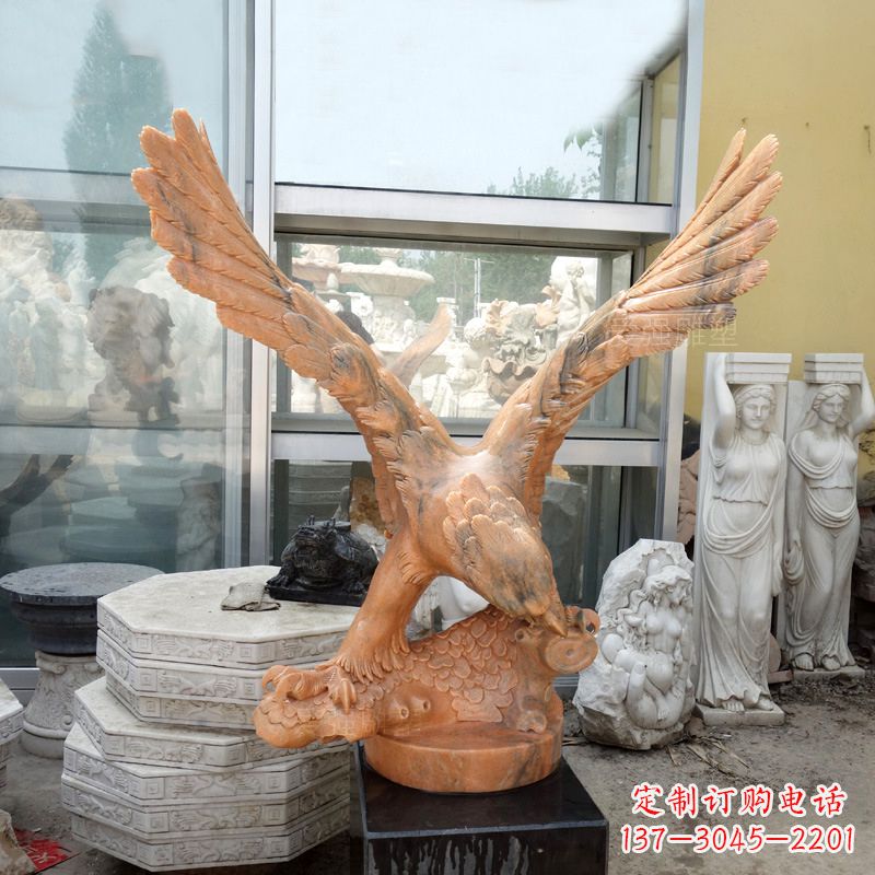 广州晚霞红老鹰石雕塑