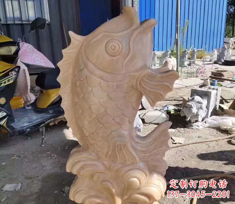 广州晚霞红喷水鲤鱼石雕