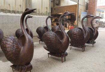广州中领雕塑天鹅铜雕是一款精美的艺术作品，既…
