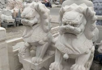 广州色彩斑斓的大理石狮子石雕