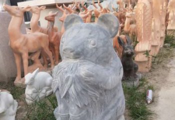 广州青石熊猫雕塑，传承古典文化