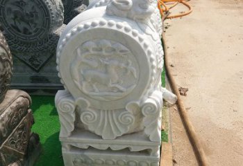 广州青石门墩石带浮雕是由领雕塑定制制作的一款…