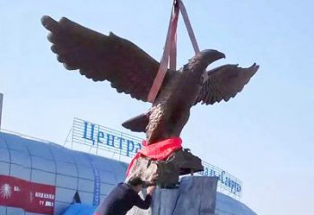 广州中领雕塑定制大型老鹰铜雕景观