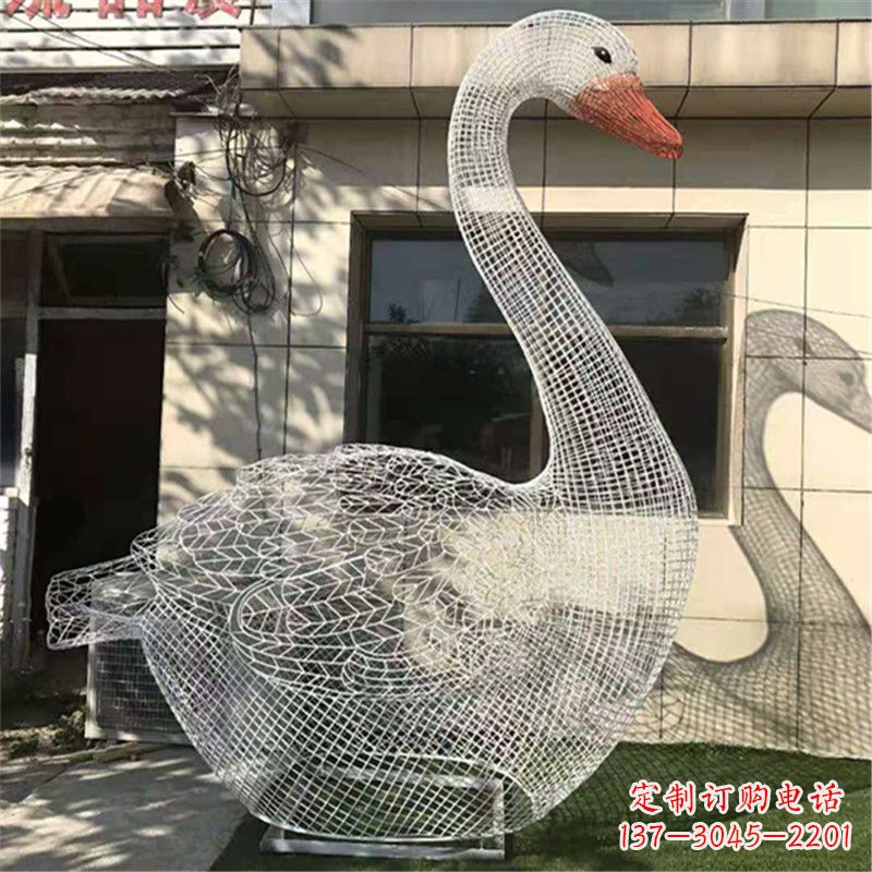 广州卧姿天鹅不锈钢草坪网格动物摆件