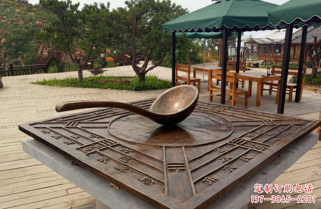 广州校园古代司南铜雕