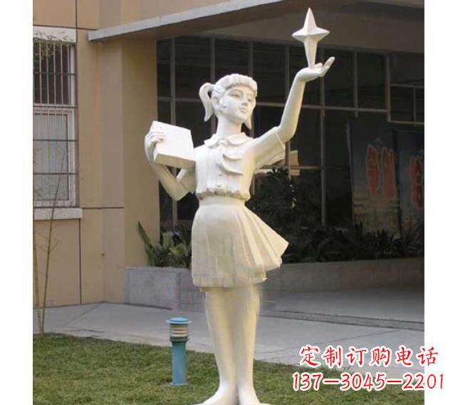 广州校园拿书本的小学生石雕