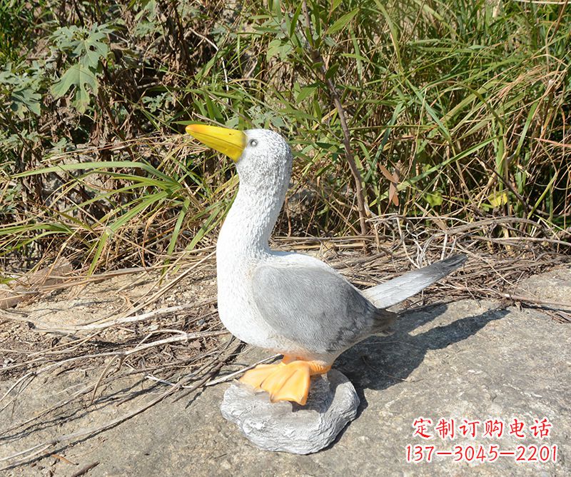 广州学校雕塑和平鸽