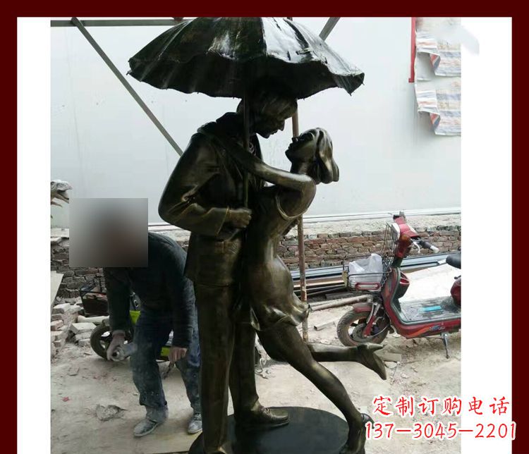 广州雨伞下拥抱的情侣铜雕