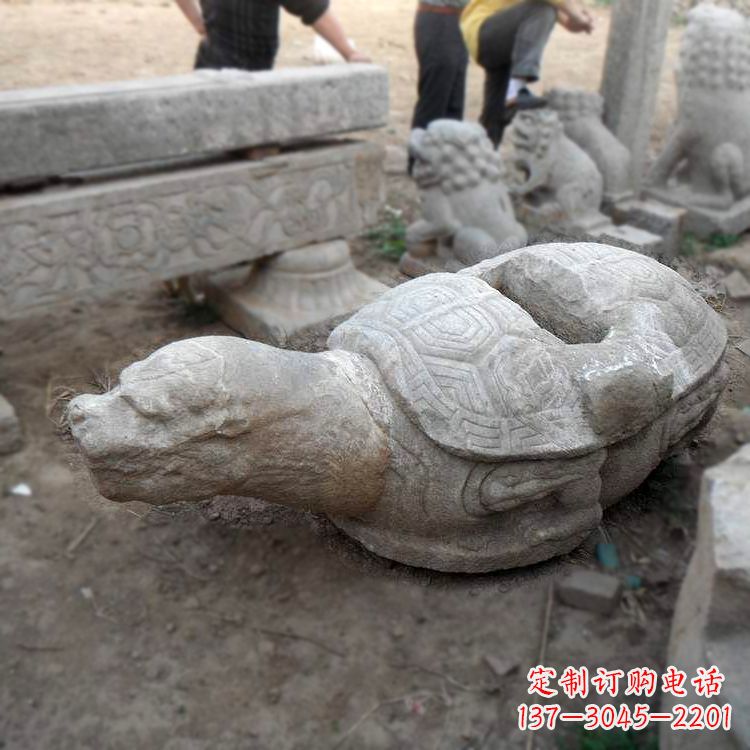 广州朱雀站在赑屃上的石雕