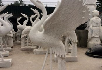 广州展翅欲飞的仙鹤石雕
