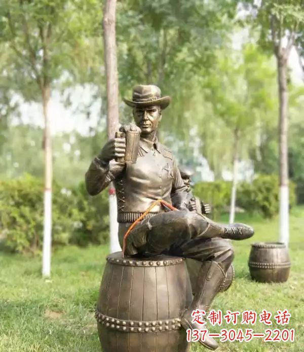 广州坐酒桶喝啤酒的牛仔铜雕