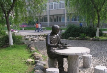 广州坐石桌凳看书的学生铜雕